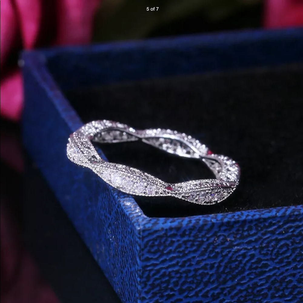 New Beautiful sterling silver ring